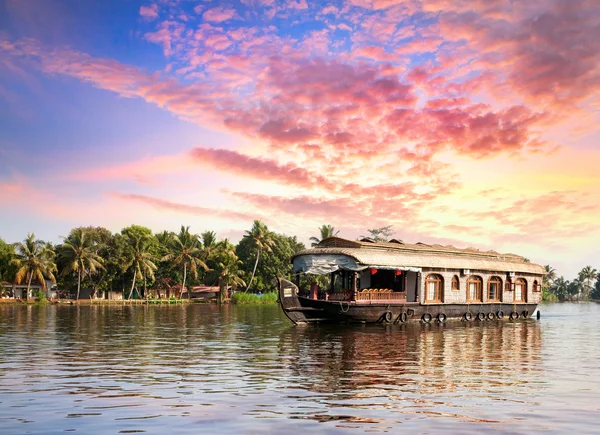 Enchanting Kerala Journey Through Beaches, Backwaters, and Palaces